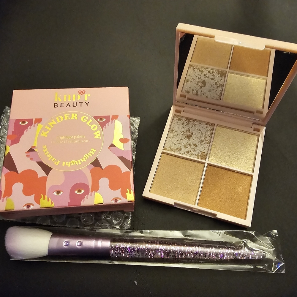 Kinder Glow Highlight Palette